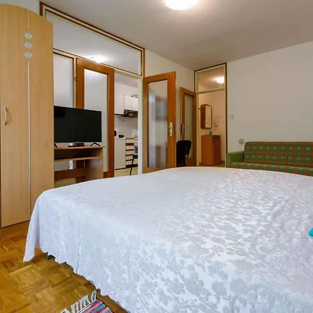 Studio In 39132